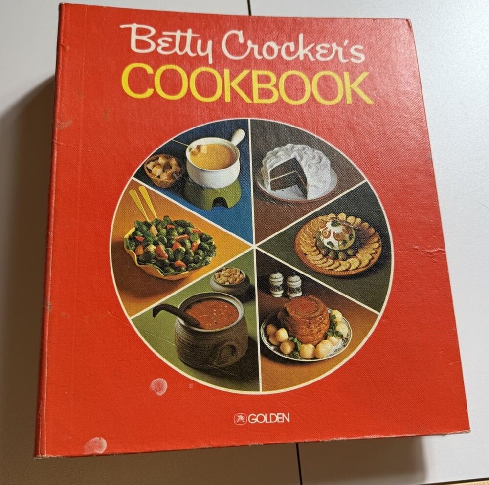 Betty Crocker’s Cookbook Golden Press 1970s Pie Cover Edition Hardcover Vtg